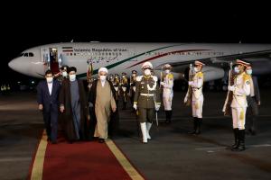 تصاویر بازگشت رییس جمهور از سفر عمان