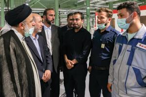 تصاویر افتتاح بزرگترین خط تولید پنل‌های خورشیدی کشور در خمین