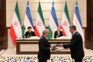 تصاویر امضای ۱۷ سند همکاری و یک بیانیه مشترک میان مقامات ایران و ازبکستان
