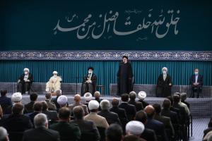 تصاویر حضور رئیس جمهور در دیدار مسئولان نظام و میهمانان کنفرانس وحدت اسلامى‌ با رهبر معظم انقلاب