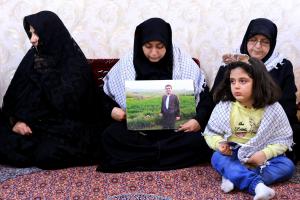 تصاویر دیدار با خانواده‌ شهدا و جانبازان مدافع امنیت و جانباختگان حوادث اخیر کردستان