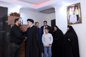 تصاویر حضور رئیس جمهور در منزل شهید امنیت آرمان علی وردی
