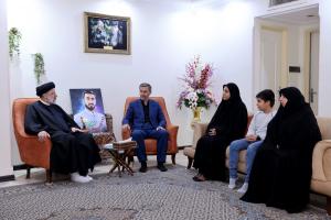 تصاویر حضور رئیس جمهور در منزل شهید امنیت آرمان علی وردی