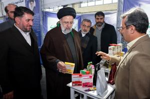 تصاویر بازدید از نمایشگاه احیاگران ۷۶ واحد صنعتی استان یزد
