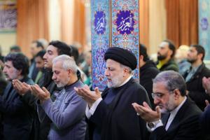 تصاویر حضور و اقامه نماز در مسجد حسین بن علی (ع) شهر ری