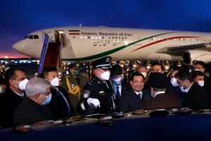تصاویر ورود رئیس جمهور به پکن