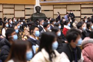 تصاویر اعطای عنوان «استاد افتخاری» دانشگاه پکن به دکتر رئیسی و سخنرانی در جمع اساتید و دانشجویان