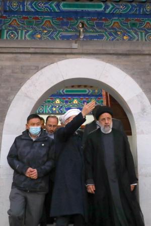 تصاویر اقامه نماز جماعت و سخنرانی در مسجد تاریخی «دونگ سی» پکن