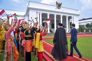 تصاویر استقبال رسمی جوکو ویدودو از دکتر رئیسی در کاخ ریاست جمهوری
