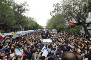 تصاویر استقبال مردمی از رئیس جمهور در مسیر ارگ تبریز