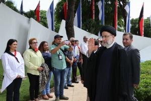 تصاویر اهدای تاج گل به یادمان رهبران انقلاب نیکاراگوئه